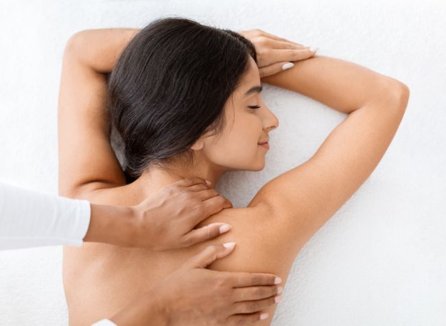 Deep Tissue Shoulder Massage in Mumbai